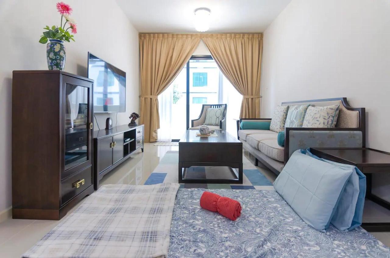 A Cozy & Comfy Suasana Suites In 新山 外观 照片