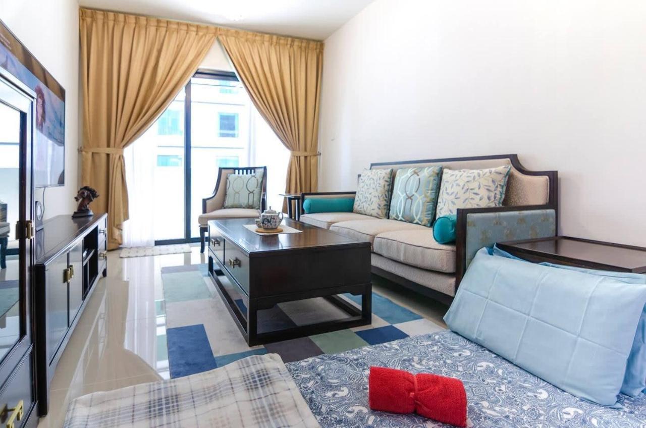 A Cozy & Comfy Suasana Suites In 新山 外观 照片