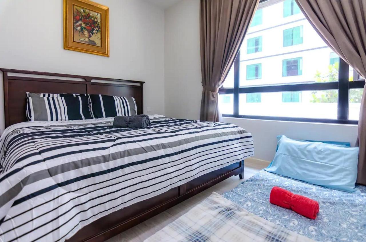 A Cozy & Comfy Suasana Suites In 新山 外观 照片